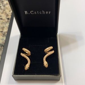 B. Catcher earrings with hooks For ear lobe